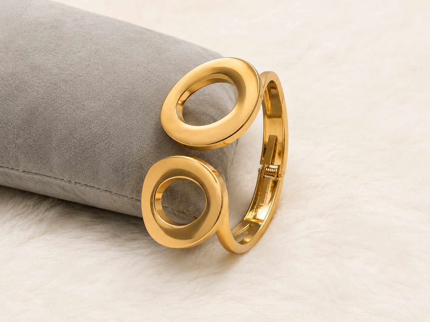 Selira Open Circle Gold Cuff Bangle