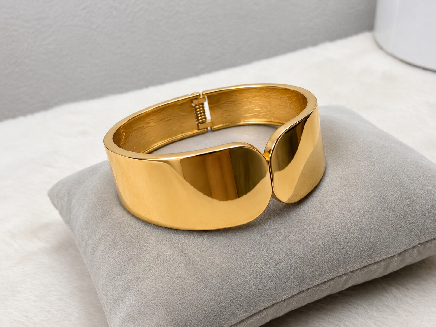 Selira Luxe Statement Gold Cuff Bangle